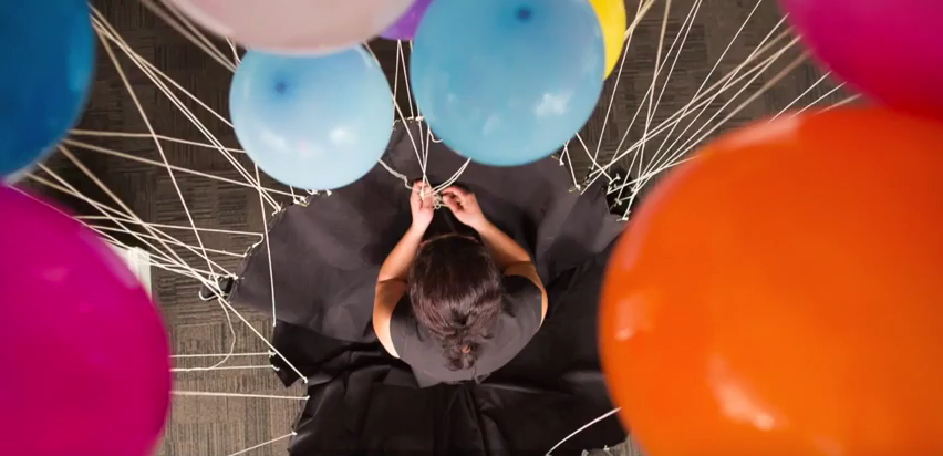Woman to live in the sky under 20,000 helium balloons